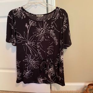 Beacon size Medium black and white Stitchfix top with knot detail
